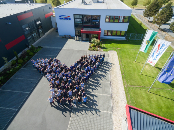 Gruppenbild YADOS GmbH, #diekraftwärmekältemacher, YADOS-Straße 1, Hoyerswerda