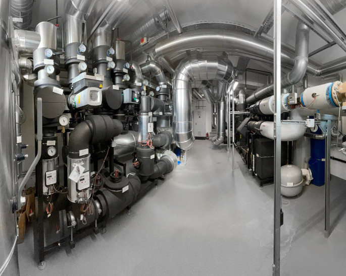 Energiezentrale Uni Rostock - Blick in das Tunnelgewölbe mit eingebrachten Fernwärmestationen